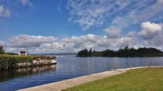 Проживание в семье Salmon island view Dromineer Семейный номер с видом на озеро-12
